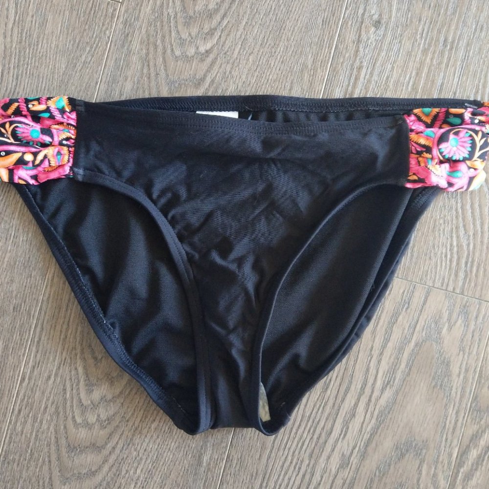Kenneth Cole size M bikini bottoms, new